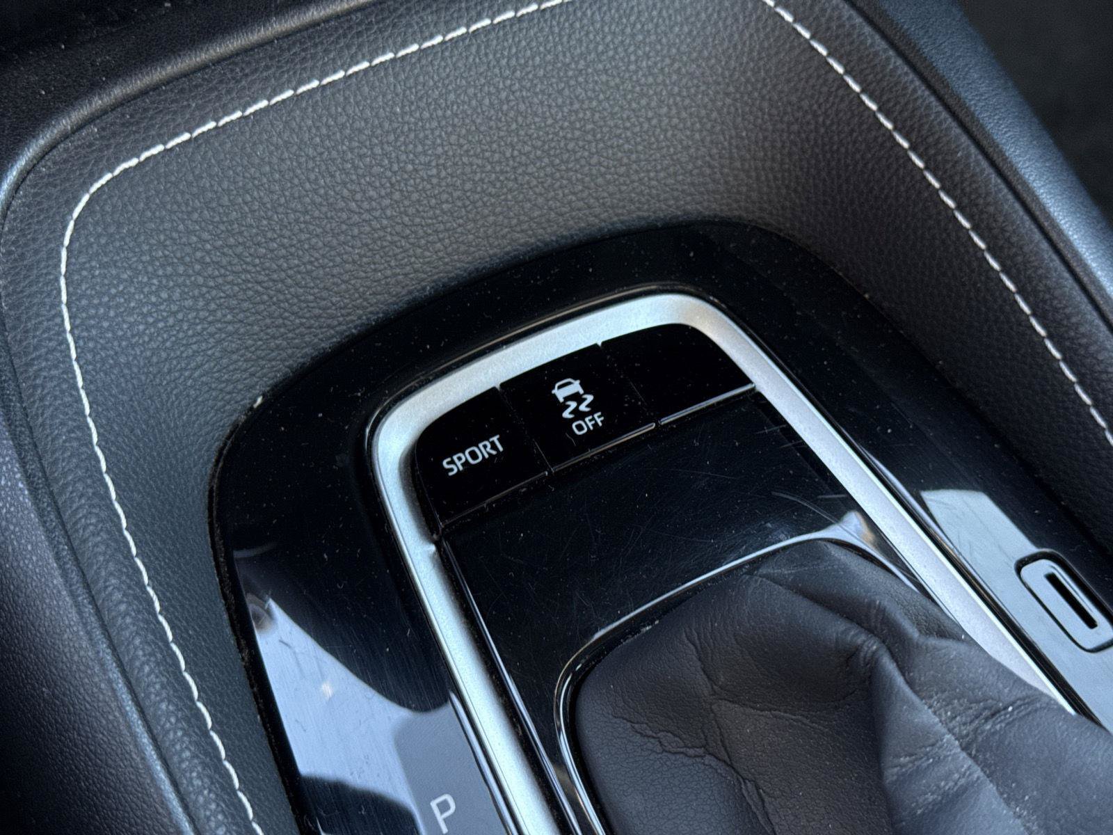 Used 2019 Toyota Corolla SE w/ Carpet Mat Package FWD image 18