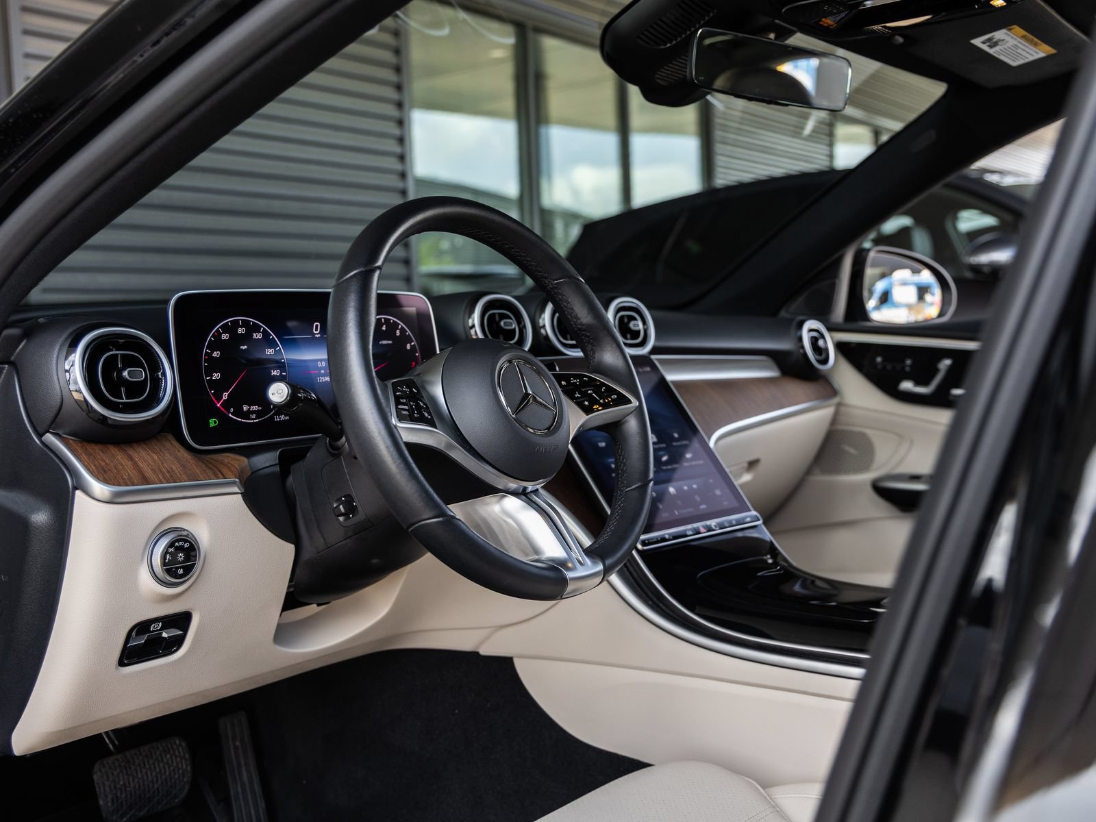 Used 2025 Mercedes-Benz C 300 Sedan image 24