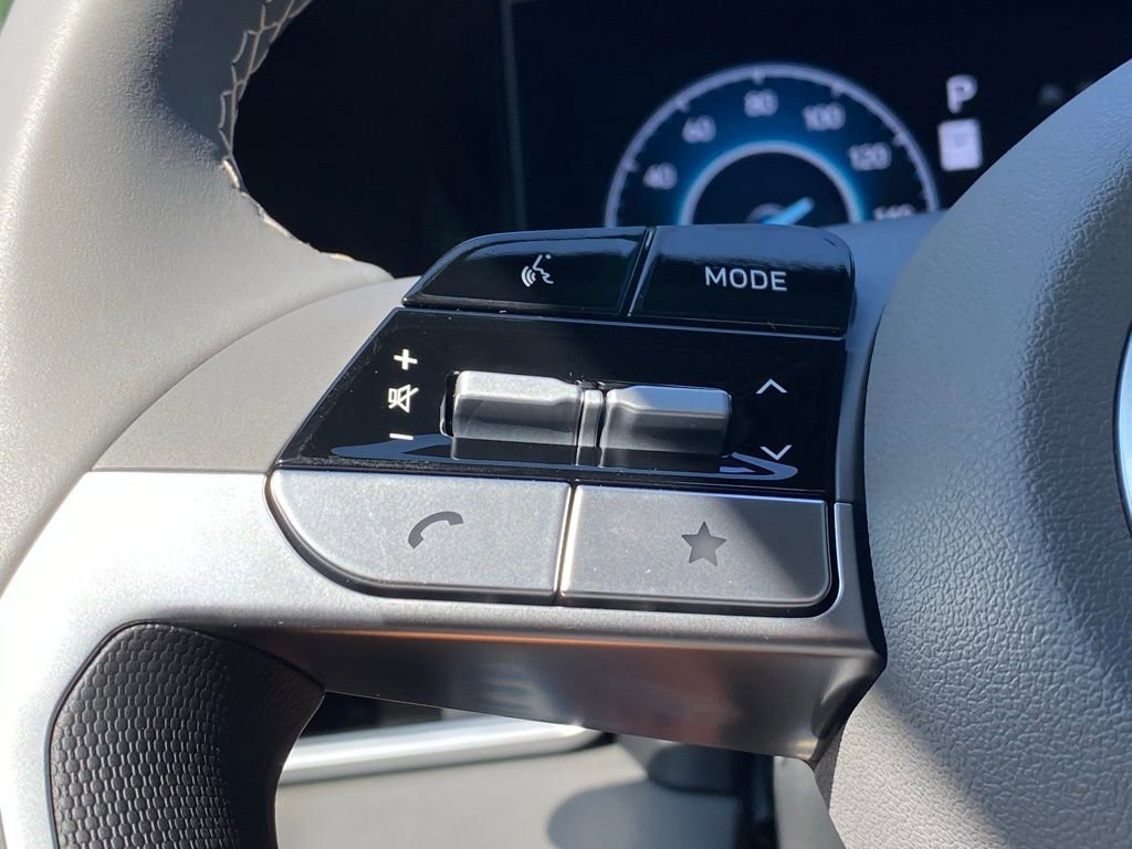 New 2025 Hyundai Elantra SEL FWD image 17
