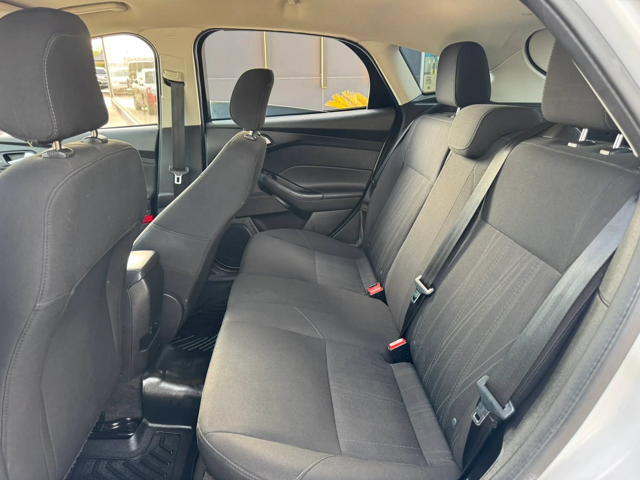 Used 2018 Ford Focus SE FWD image 26