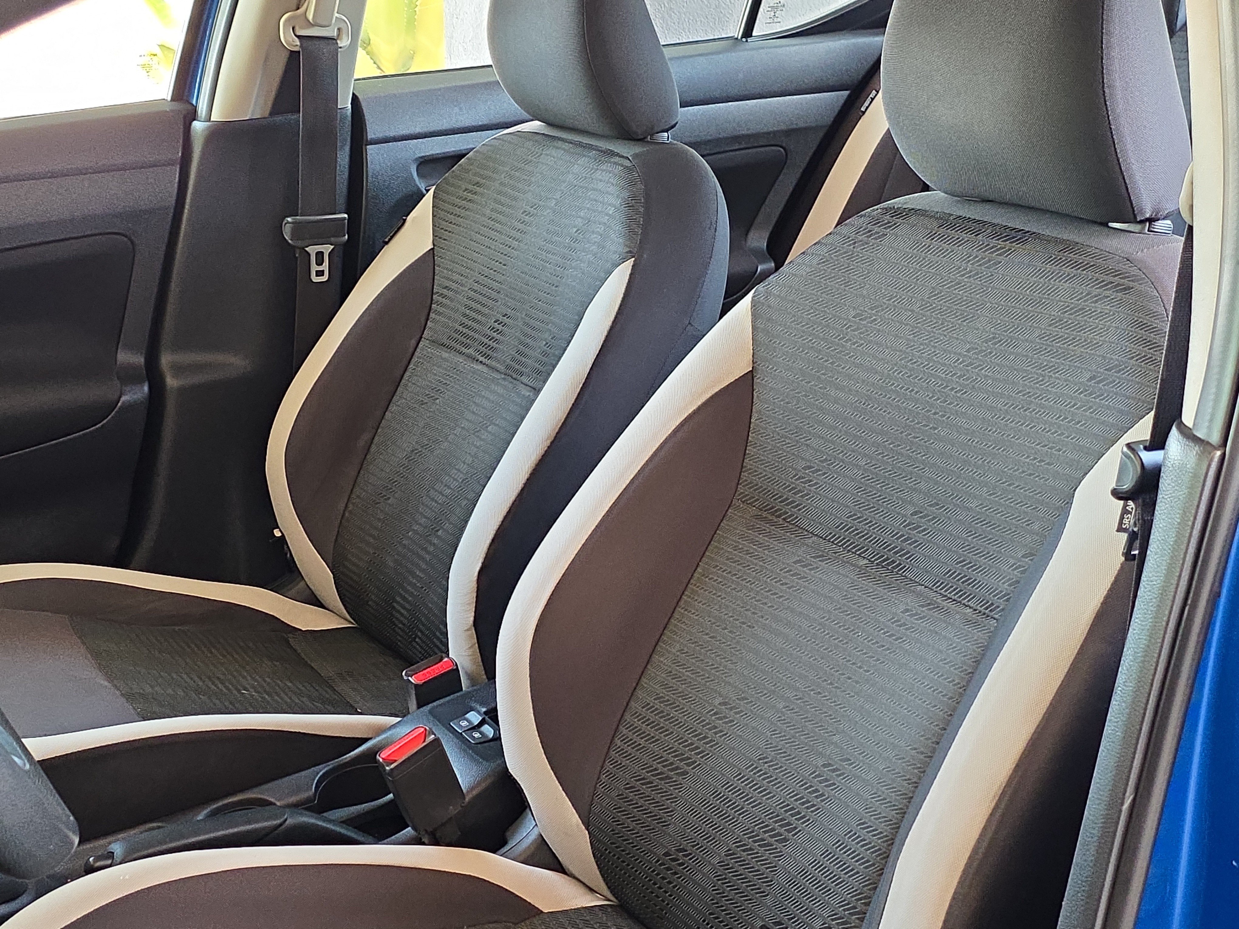 Used 2021 Nissan Versa SV FWD image 11