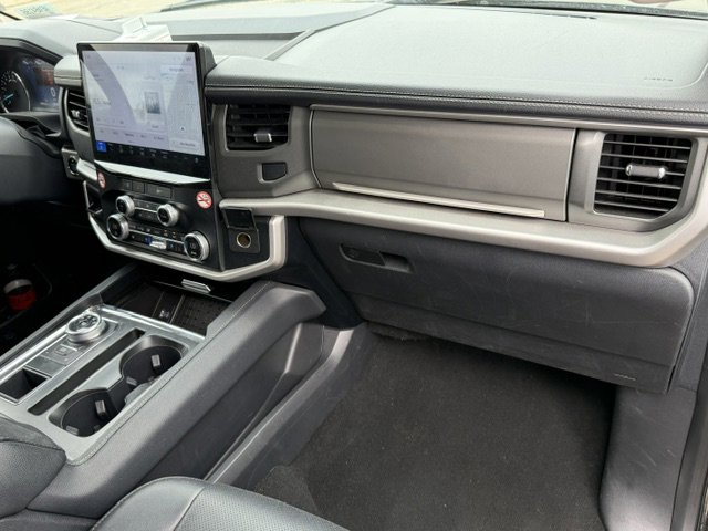 Used 2024 Ford Expedition XLT image 17