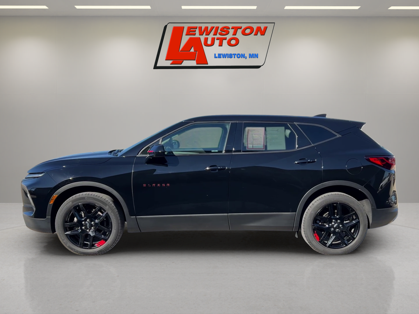 Used 2024 Chevrolet Blazer LT w/ Redline Edition AWD/4WD image 2