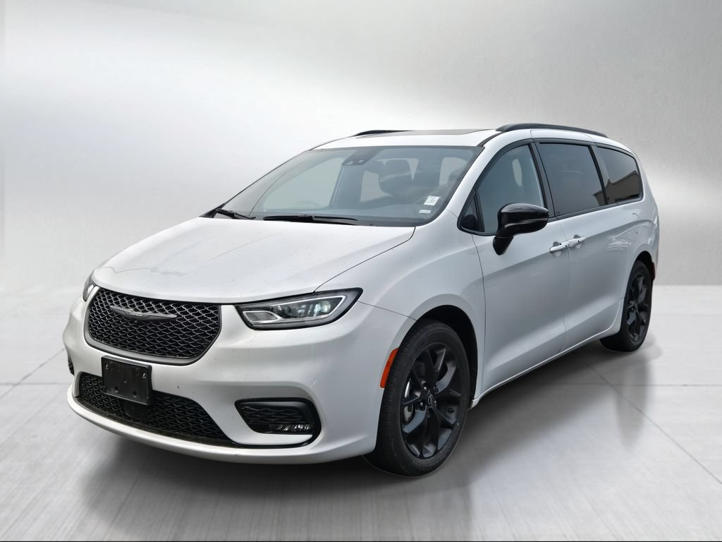 Used 2025 Chrysler Pacifica Limited FWD image 7