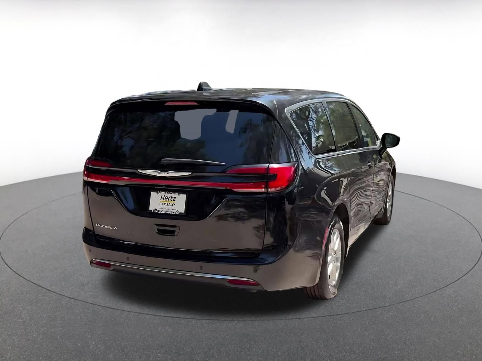 Used 2024 Chrysler Pacifica Touring-L FWD image 14