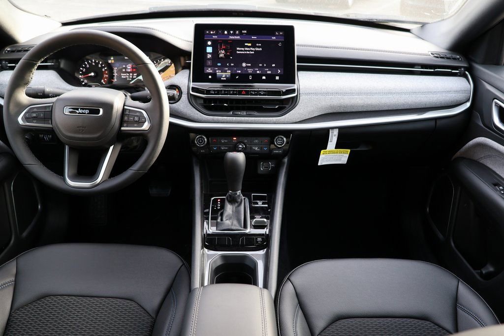 New 2024 Jeep Compass Latitude w/ Convenience Group AWD/4WD image 11