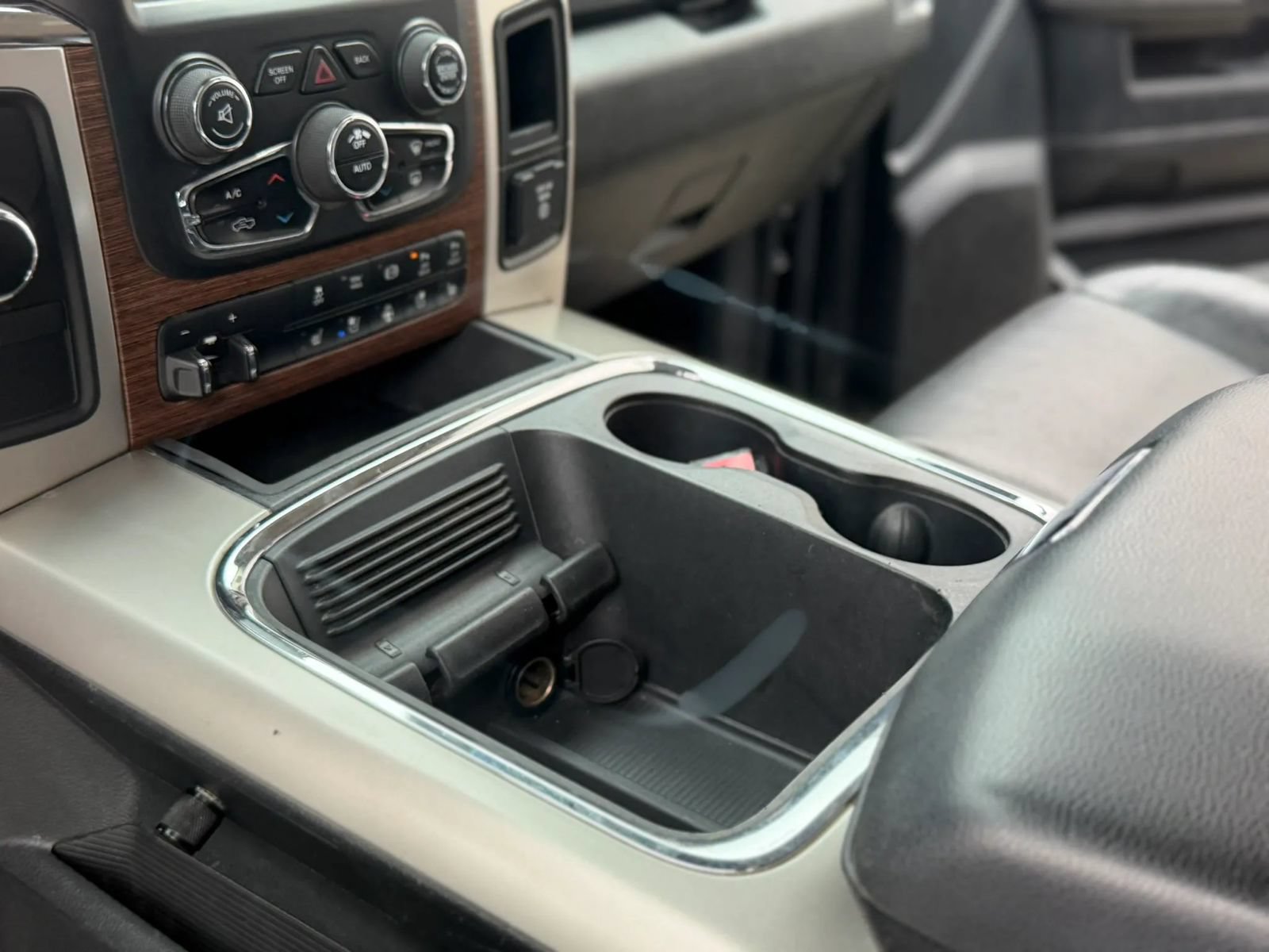 Used 2016 RAM 2500 Laramie AWD/4WD image 31