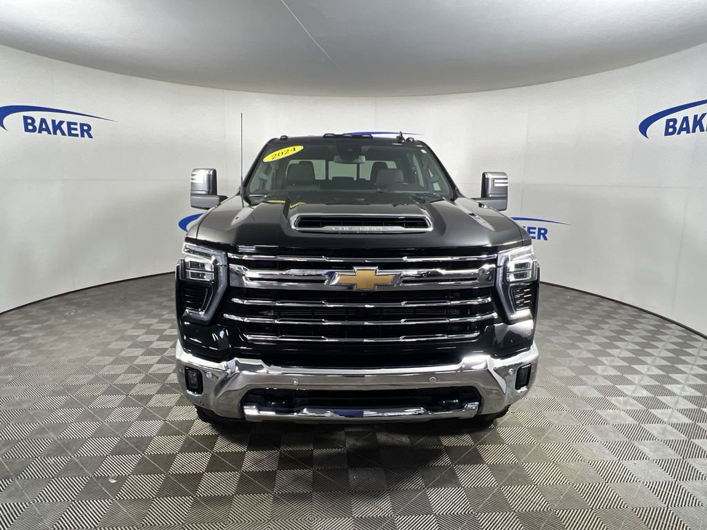 Used 2024 Chevrolet Silverado 3500 LTZ w/ LTZ Plus Package image 3