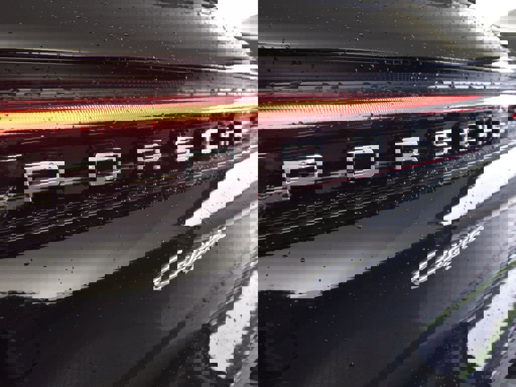 Used 2025 Porsche Cayenne image 42