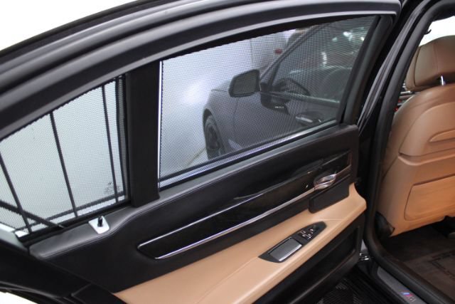 Used 2015 BMW 750Li xDrive AWD/4WD image 26