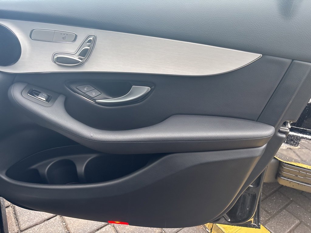 Used 2021 Mercedes-Benz GLC 300 4MATIC image 17