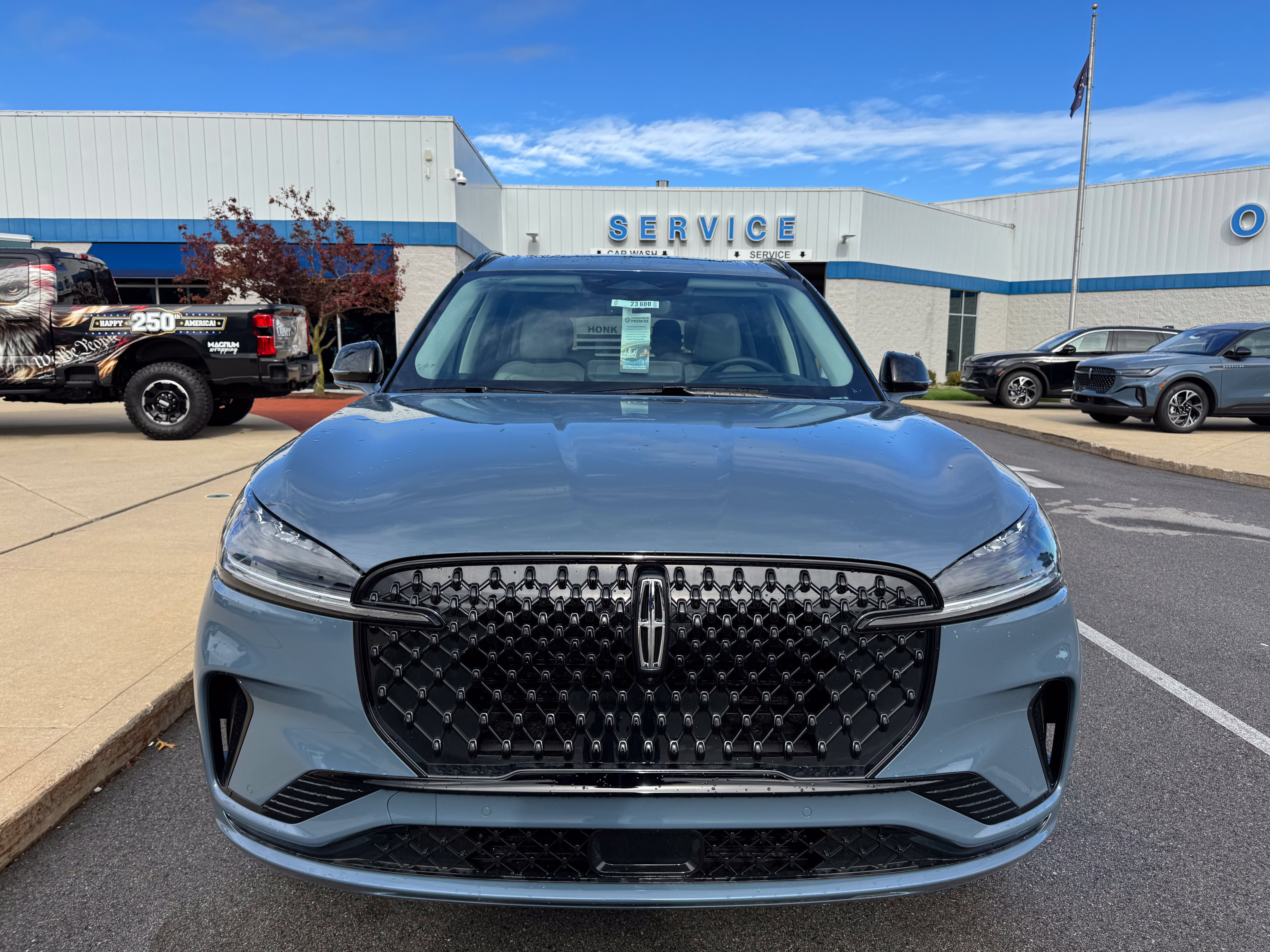 New 2026 Lincoln Aviator Reserve w/ Jet Appearance Package AWD/4WD image 2
