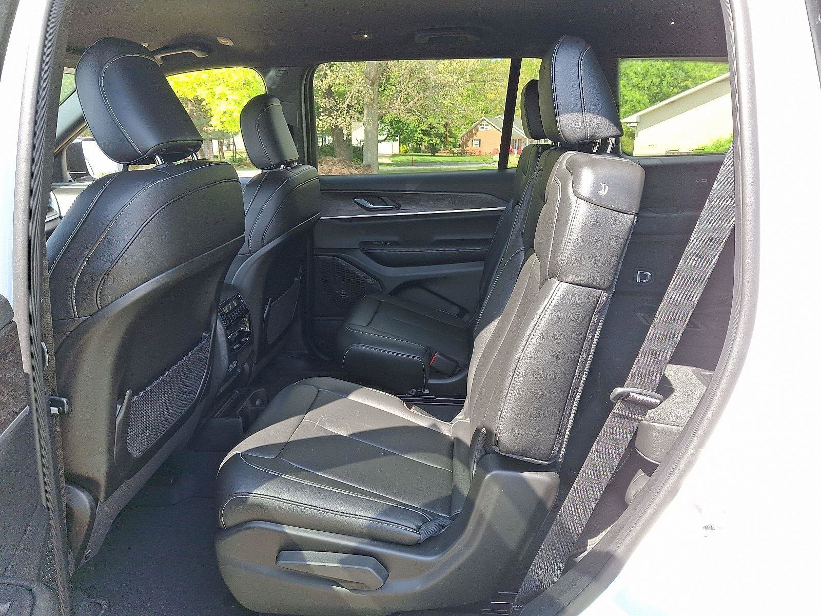 New 2025 Jeep Grand Cherokee L Limited w/ Black Appearance Package image 8