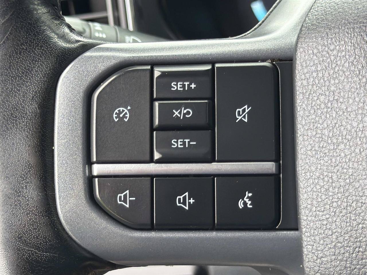 Used 2023 Ford F350 Lariat w/ Black Appearance Package AWD/4WD image 18