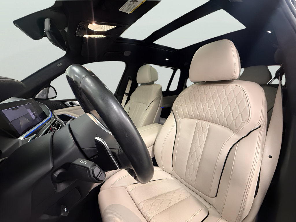 Used 2020 BMW X7 M50i w/ Dynamic Handling Package AWD/4WD image 29