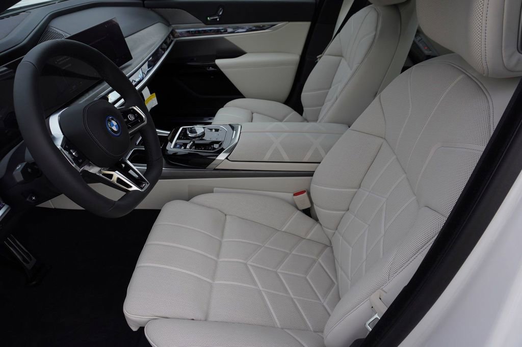 New 2024 BMW i7 xDrive60 image 17