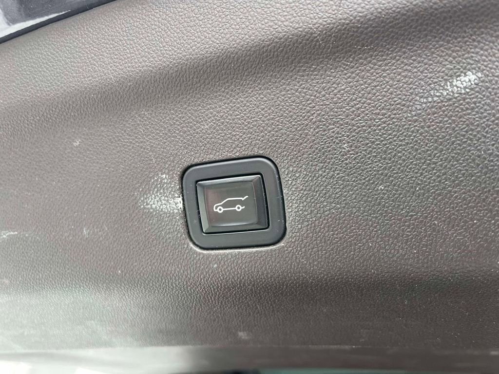 Used 2023 GMC Yukon Denali image 19