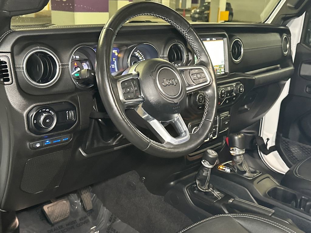 Used 2023 Jeep Wrangler Unlimited Sahara w/ Cold Weather Group image 18