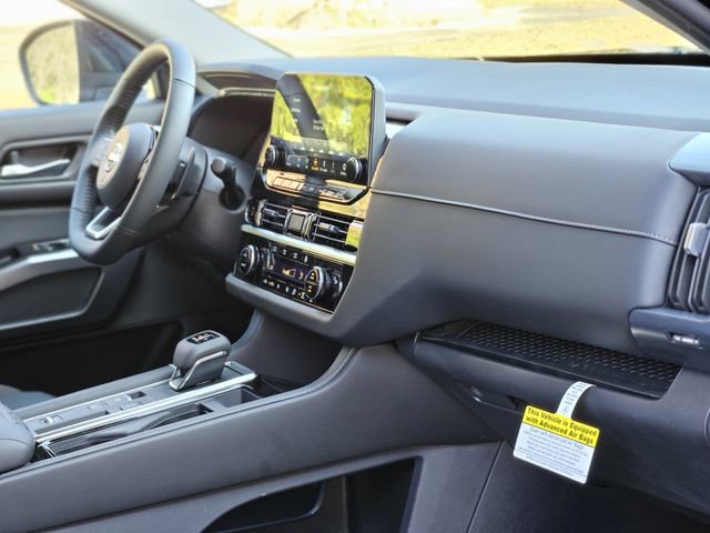 New 2025 Nissan Pathfinder SL w/ Black Appearance Package image 12