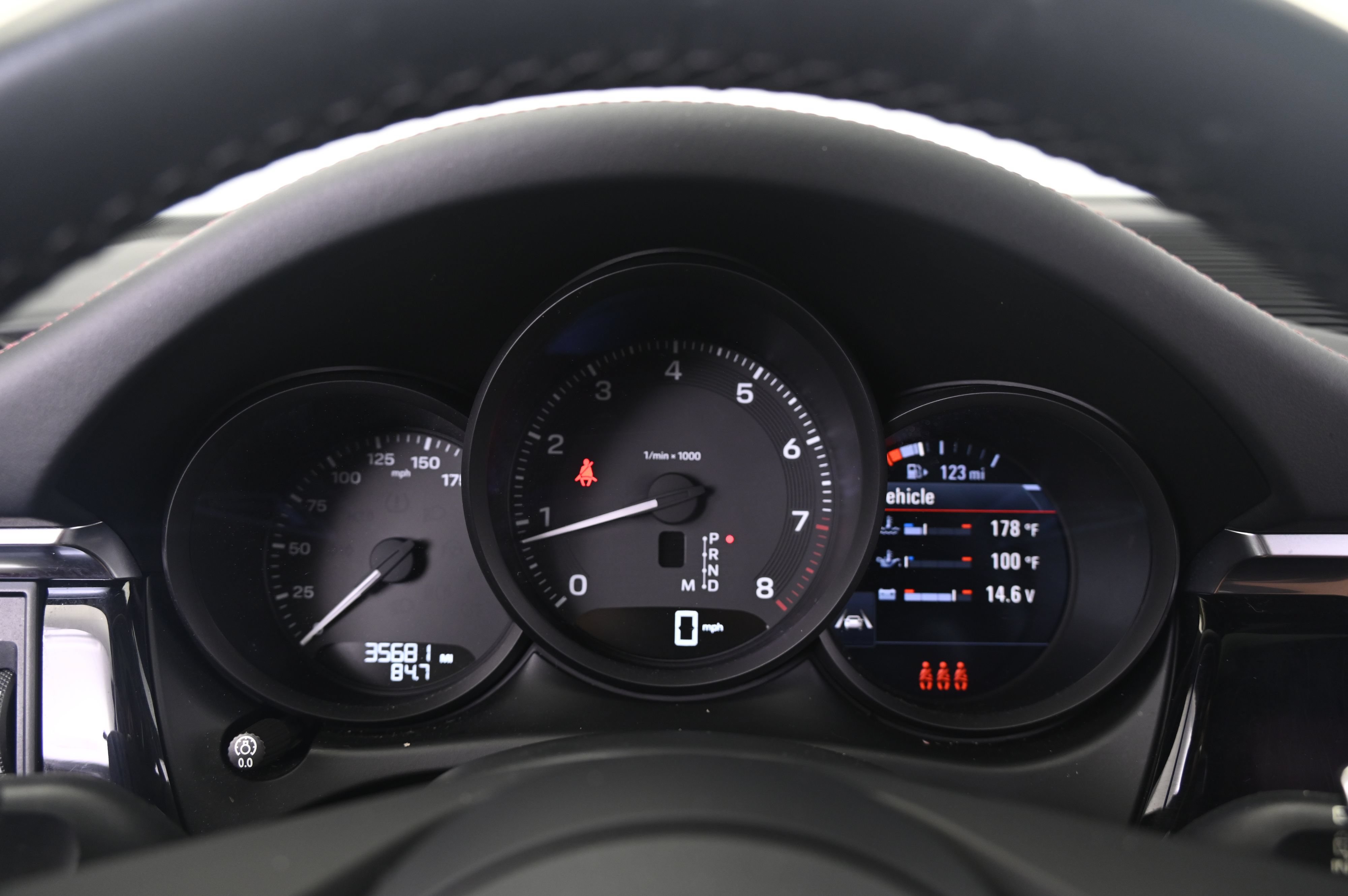 Certified 2022 Porsche Macan AWD/4WD image 36