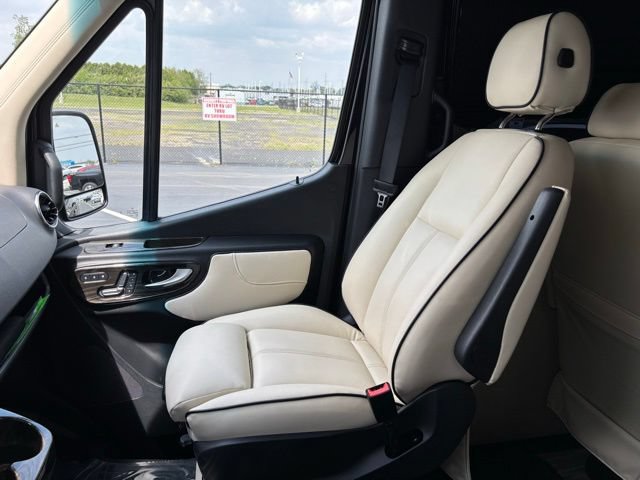 Used 2024 Mercedes-Benz Sprinter 3500 image 41