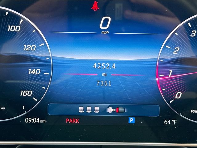 Used 2025 Mercedes-Benz GLC 300 4MATIC image 13