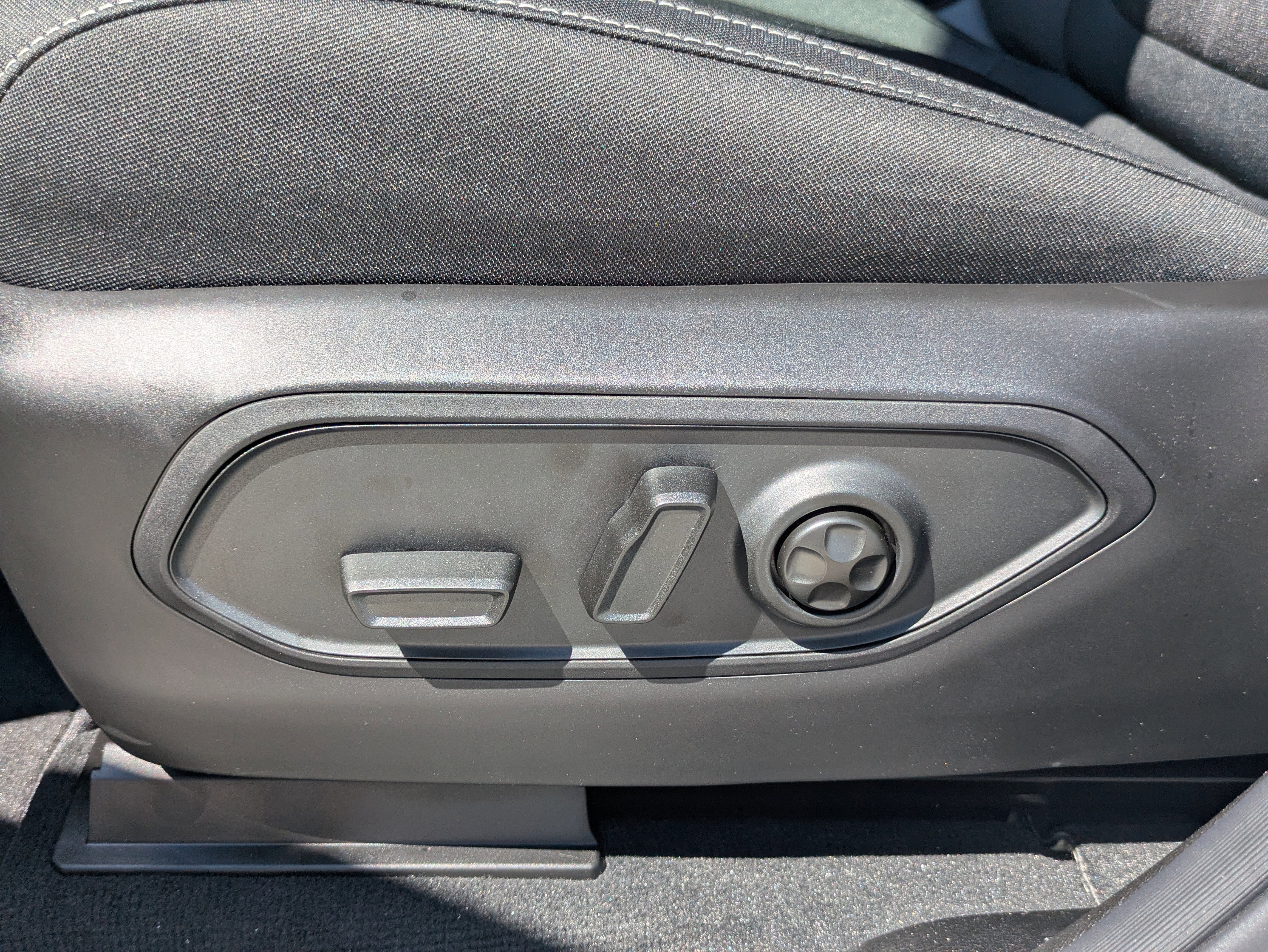 New 2026 Jeep Grand Cherokee L Laredo RWD image 11