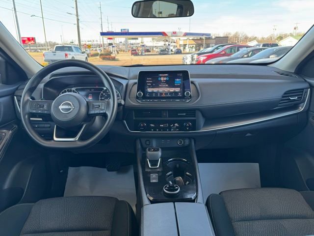 Used 2024 Nissan Rogue SV image 8