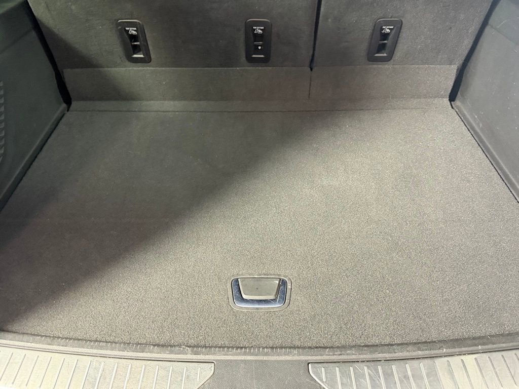 Used 2025 GMC Yukon XL Denali AWD/4WD image 29