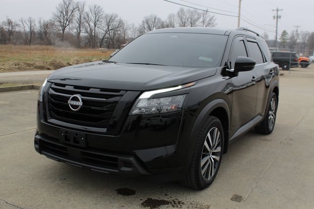 Used 2023 Nissan Pathfinder SV w/ SV Premium Package