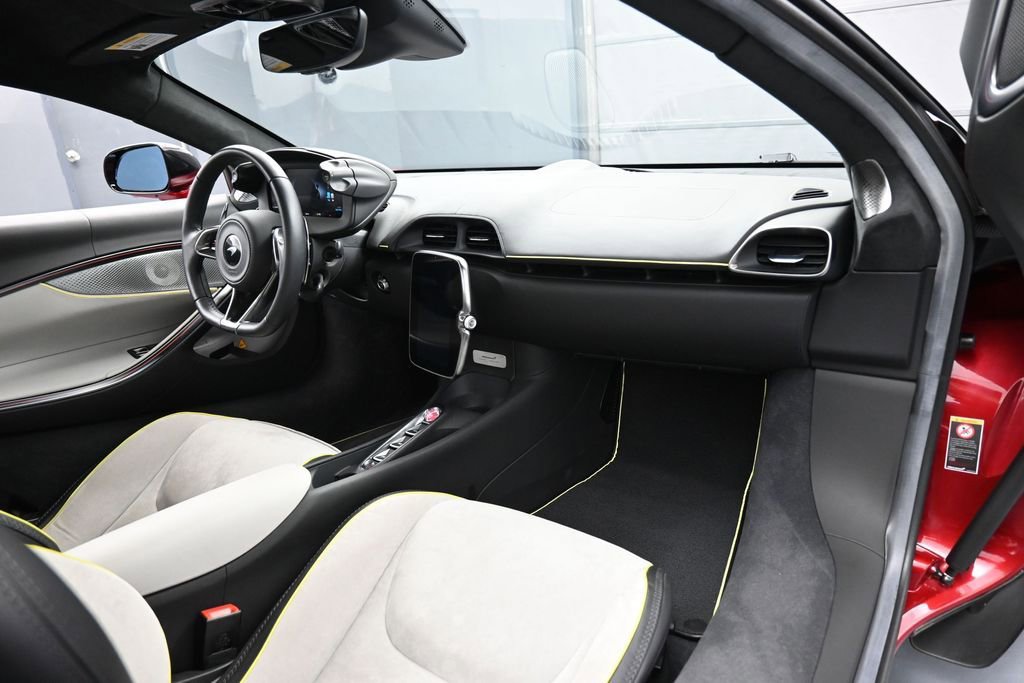 Used 2024 McLaren Artura RWD image 25