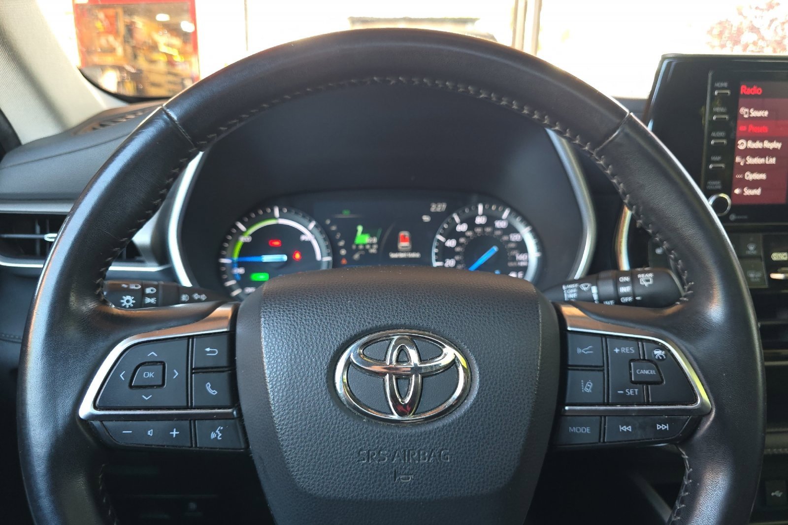 Used 2020 Toyota Highlander XLE image 27