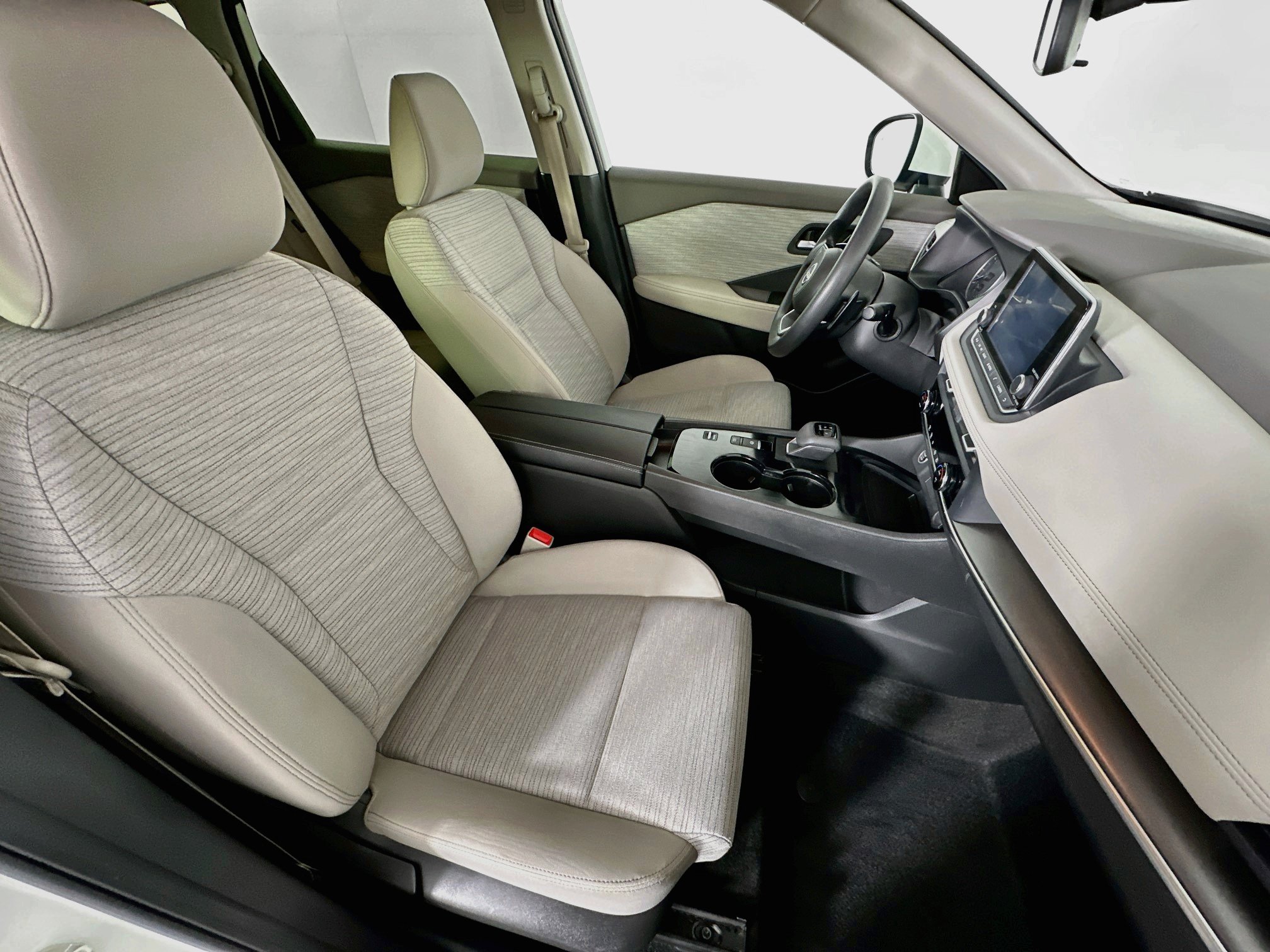 Used 2023 Nissan Rogue SV FWD image 30