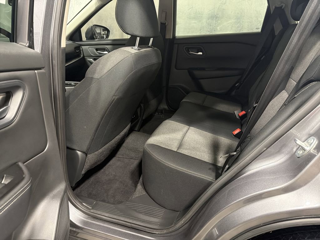 Used 2024 Nissan Rogue SV image 16