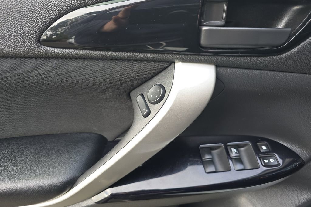 Used 2022 Mitsubishi Eclipse Cross LE image 11