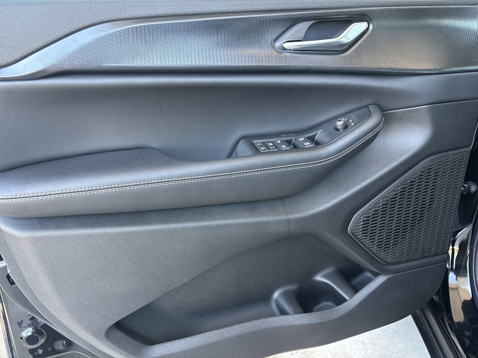 New 2025 Jeep Grand Cherokee Altitude image 10