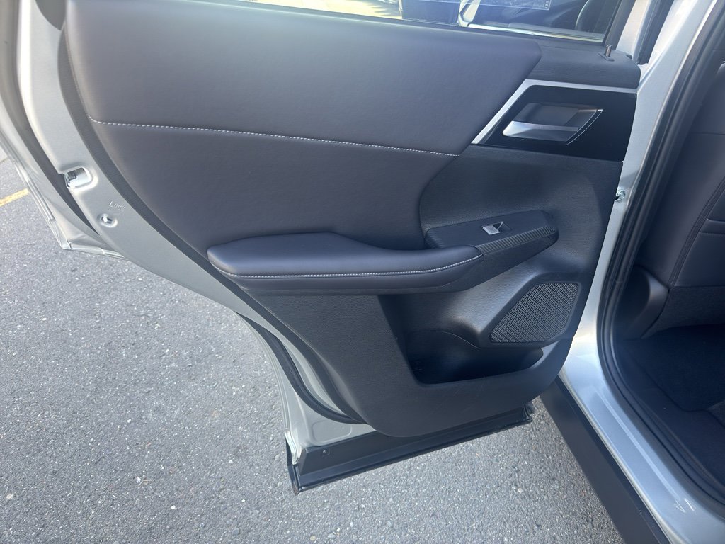 Used 2024 Mitsubishi Outlander SE image 10