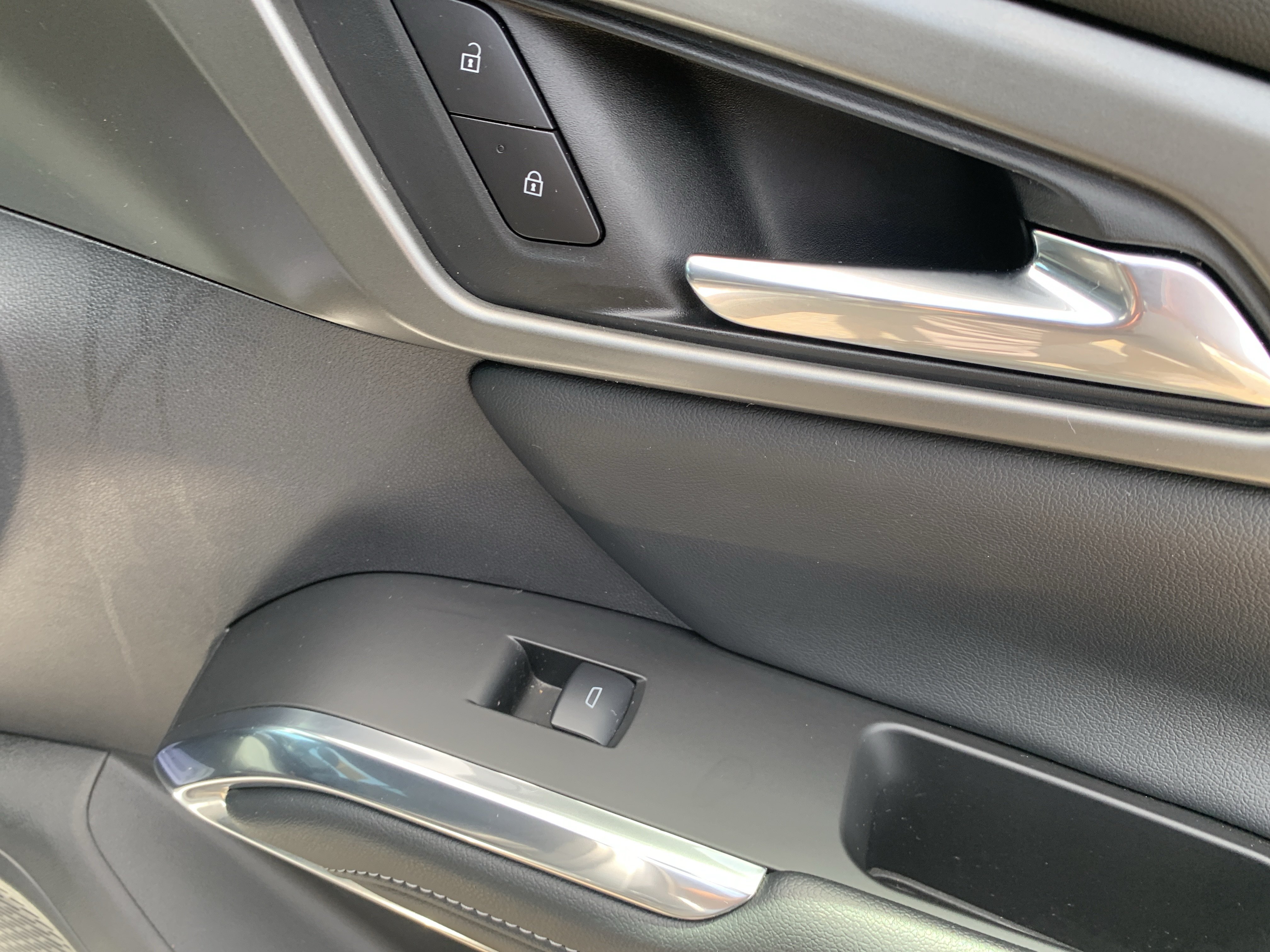 Used 2025 Chevrolet Traverse LT FWD image 52