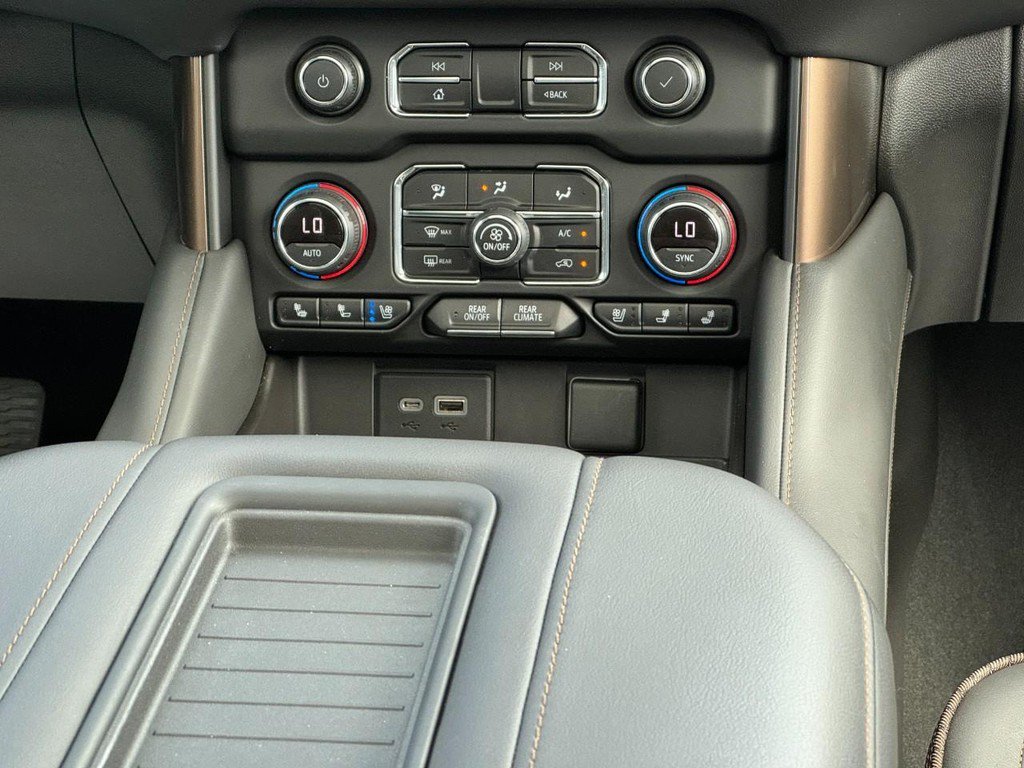 Certified 2021 Chevrolet Suburban High Country AWD/4WD image 15