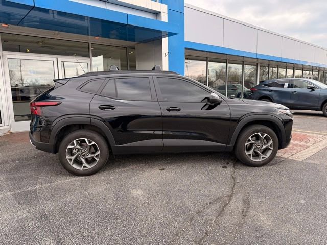 Used 2024 Chevrolet Trax LT w/ Driver Confidence Package image 8