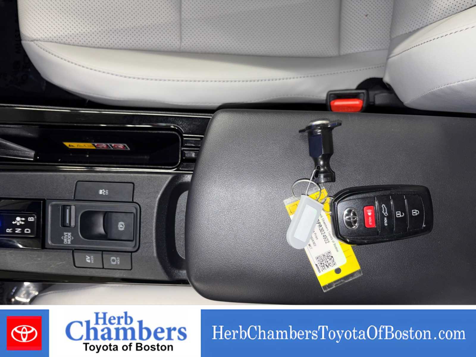 Used 2024 Toyota Prius Limited AWD/4WD image 16