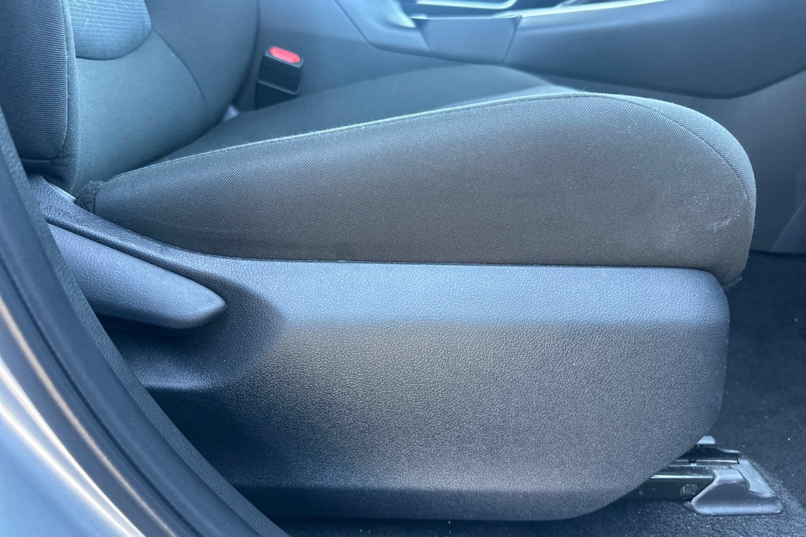 Used 2025 Toyota RAV4 XLE FWD image 22