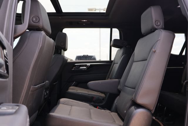 Used 2026 Chevrolet Suburban Z71 w/ Comfort Package AWD/4WD image 8
