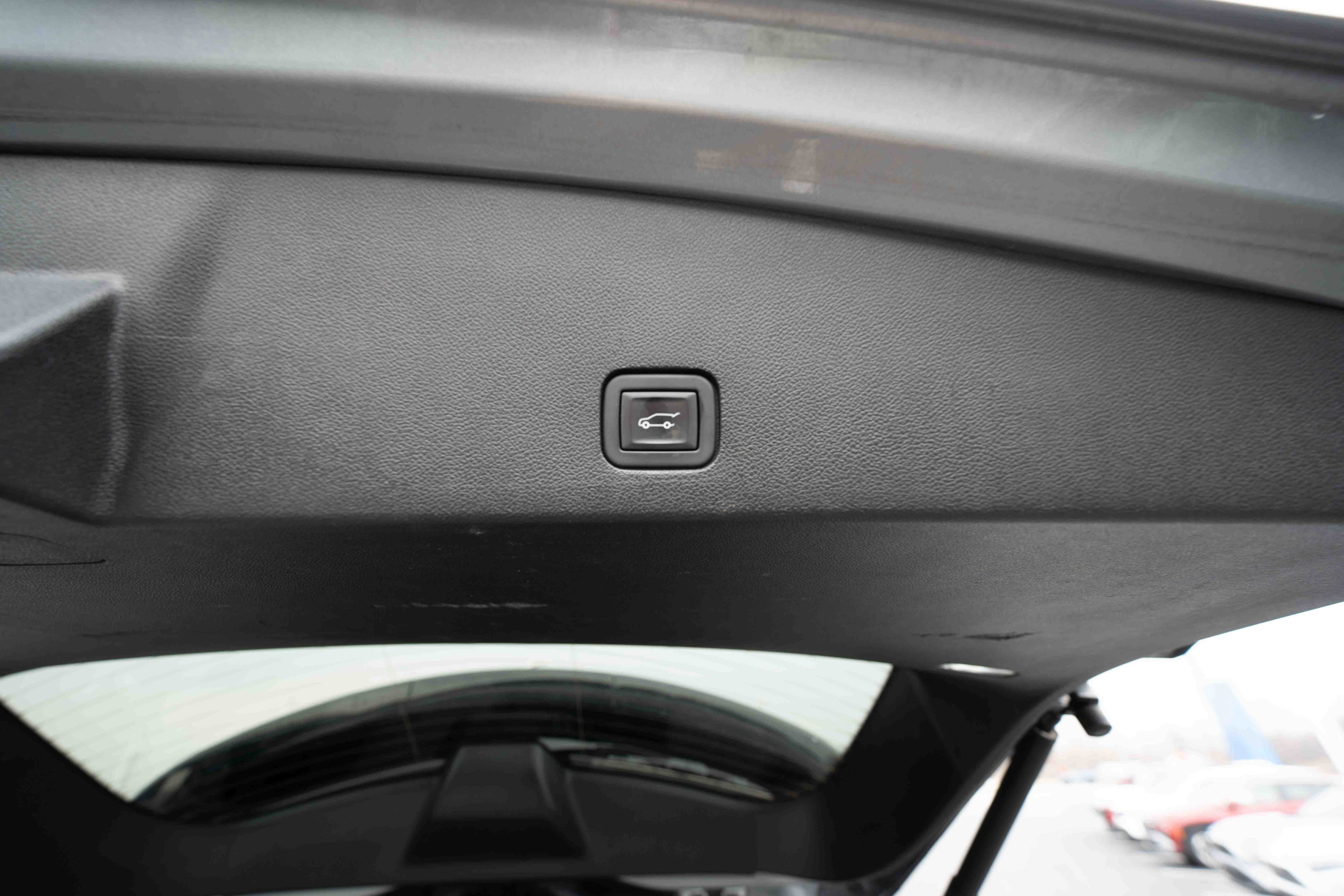 Used 2023 Cadillac XT6 Premium Luxury image 29