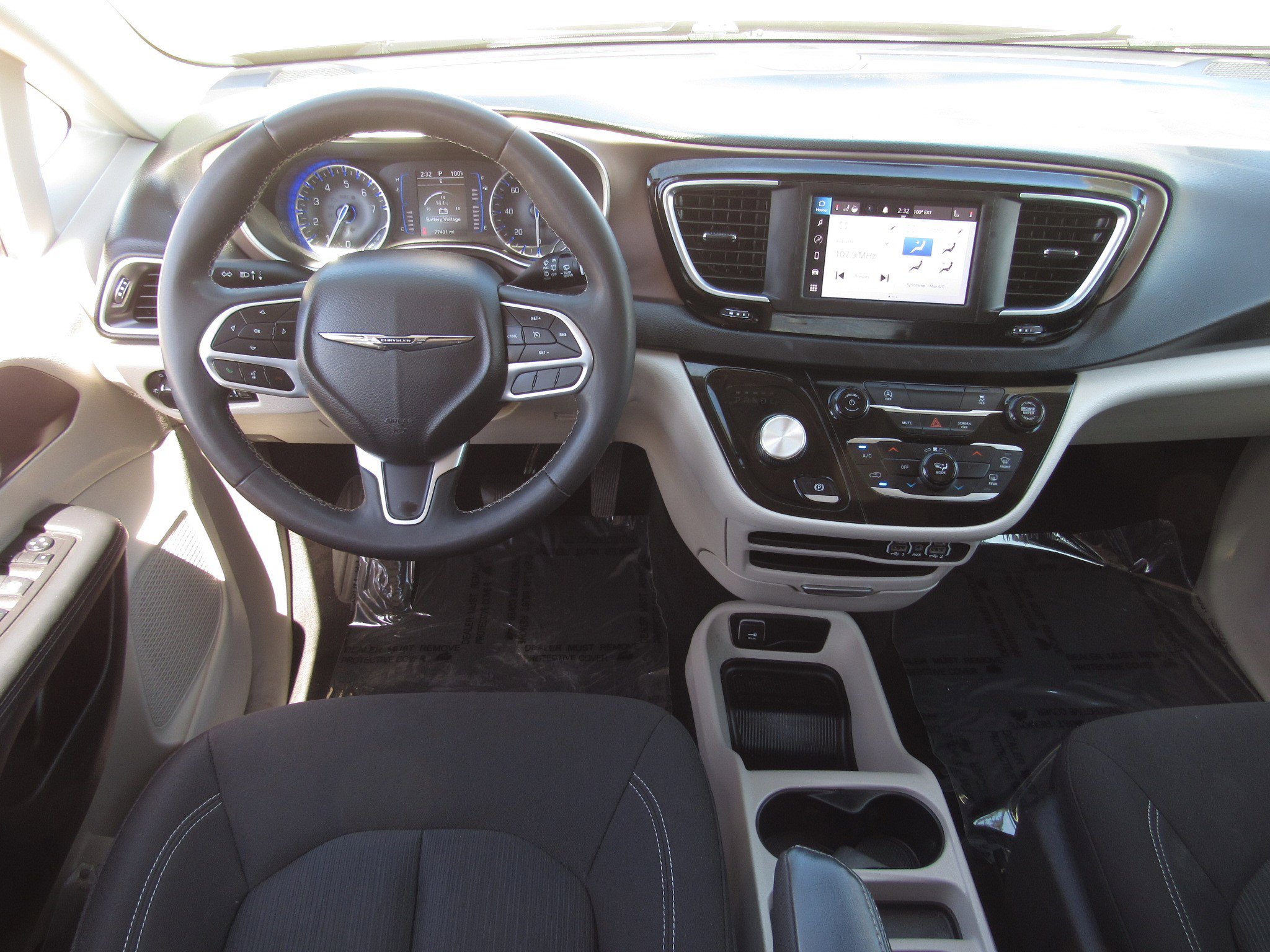 Used 2023 Chrysler Voyager LX FWD image 18