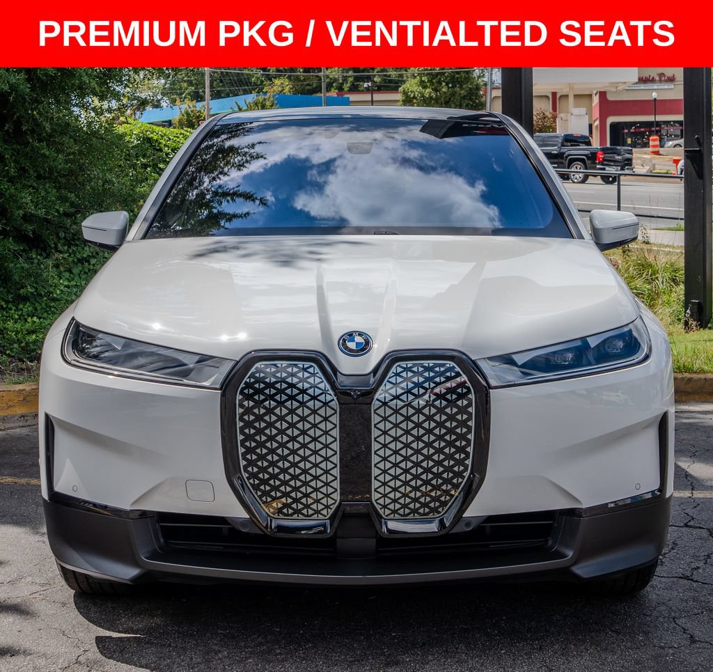 Used 2025 BMW iX xDrive50 w/ Premium Package AWD/4WD image 2
