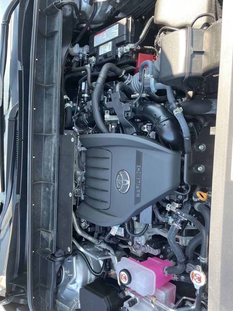 Used 2024 Toyota Highlander LE image 20