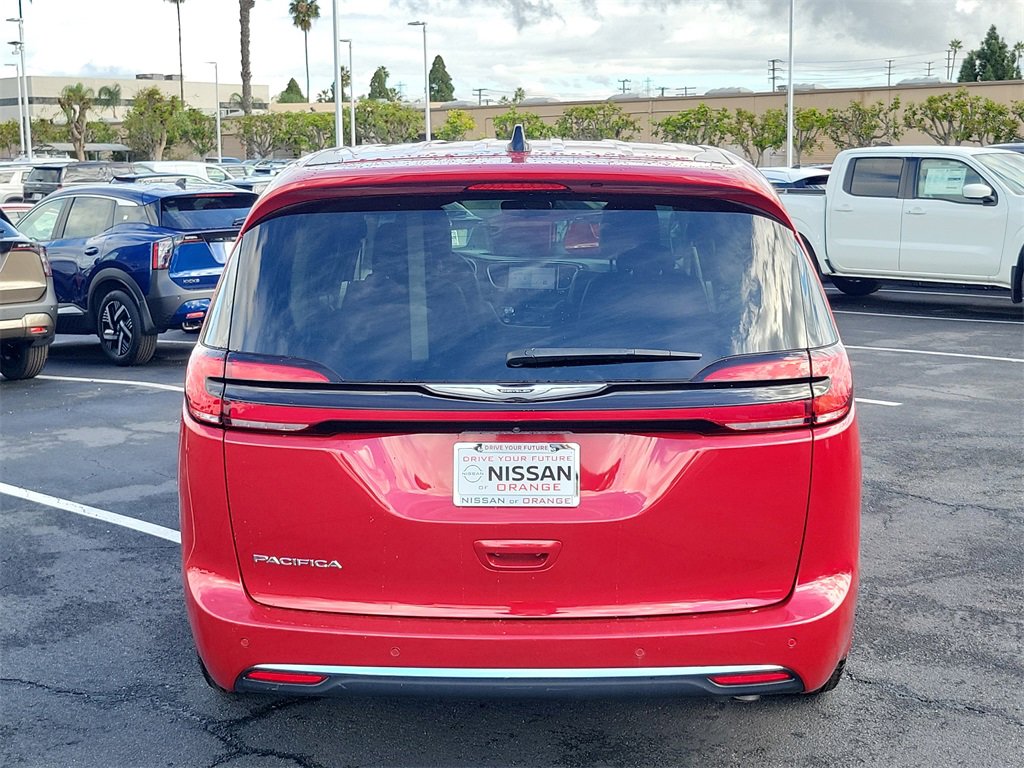 Used 2024 Chrysler Pacifica Touring-L image 24