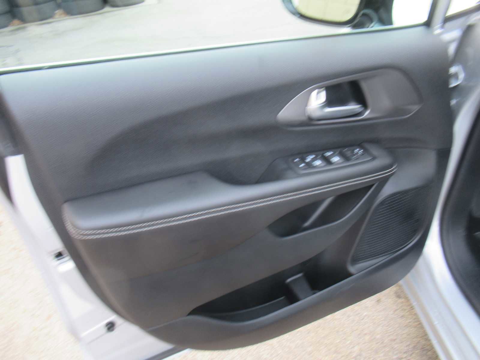 New 2026 Chrysler Voyager LX image 13