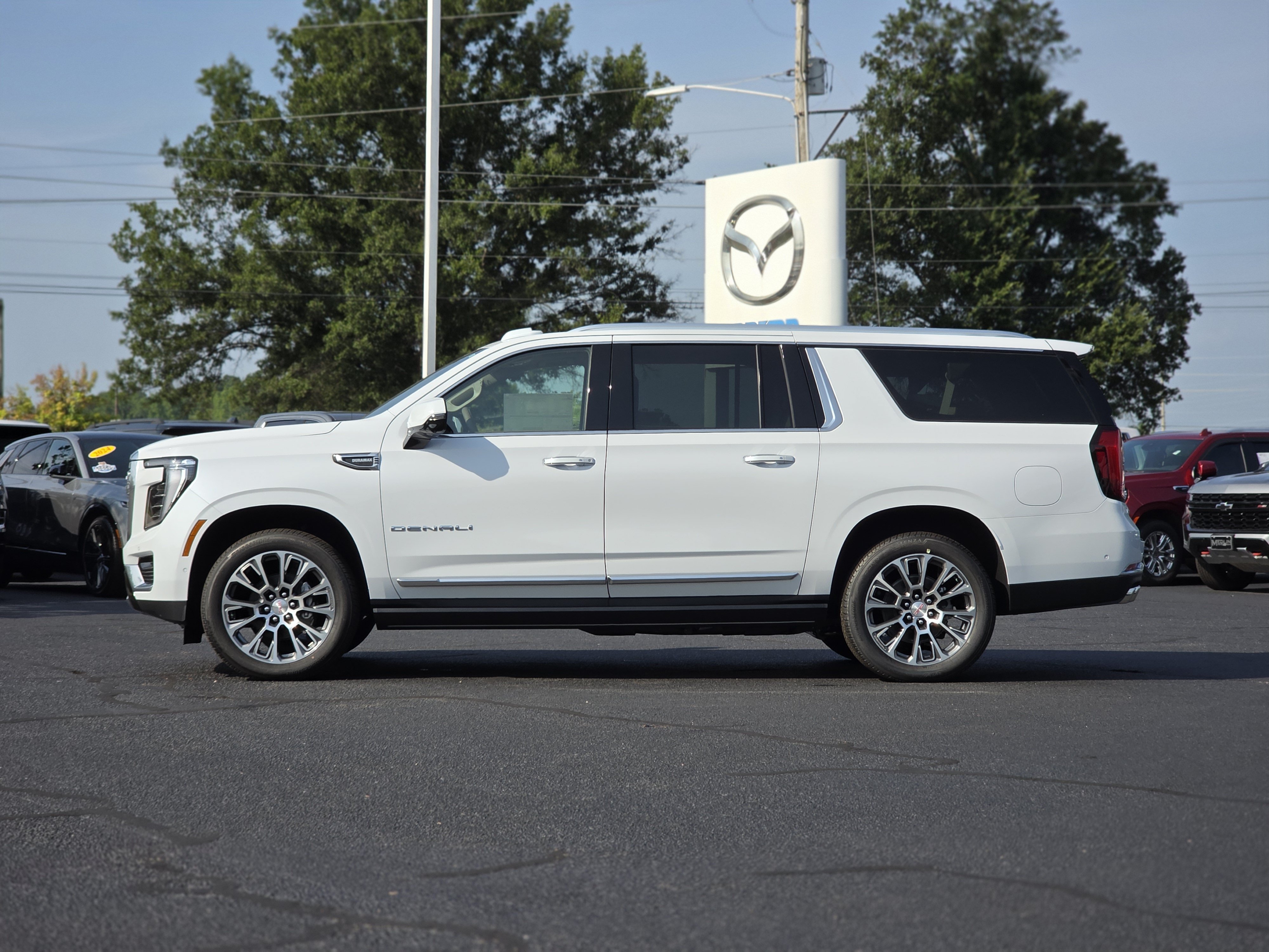 New 2026 GMC Yukon XL Denali w/ Denali Reserve Package AWD/4WD image 4